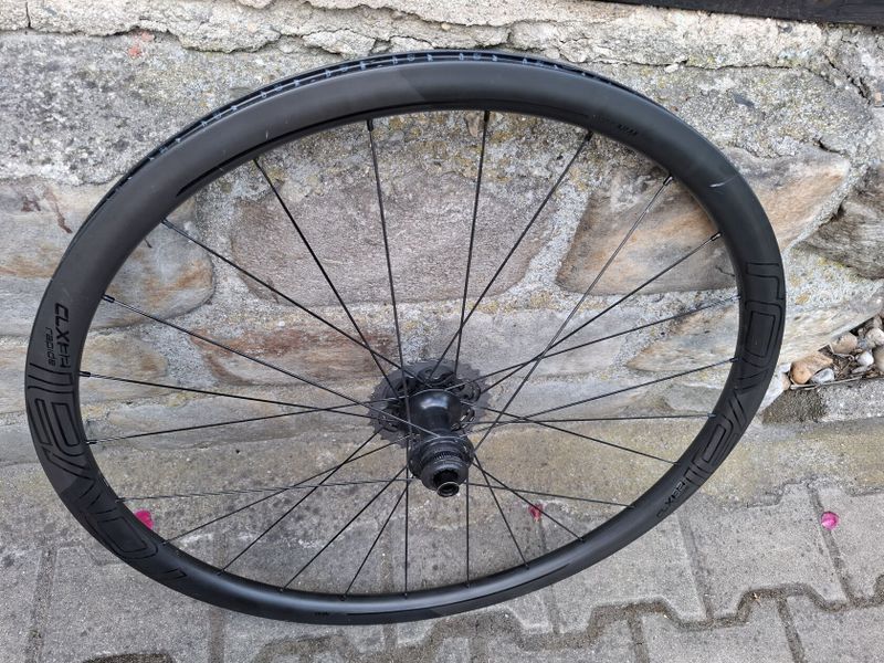 Prodám zadní kolo Roval CLX 32