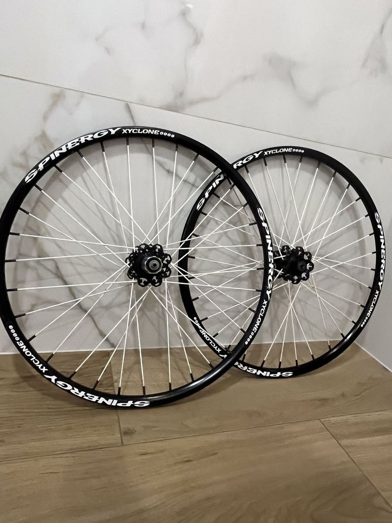 Prodám zapletená kola Spinergy xyclone