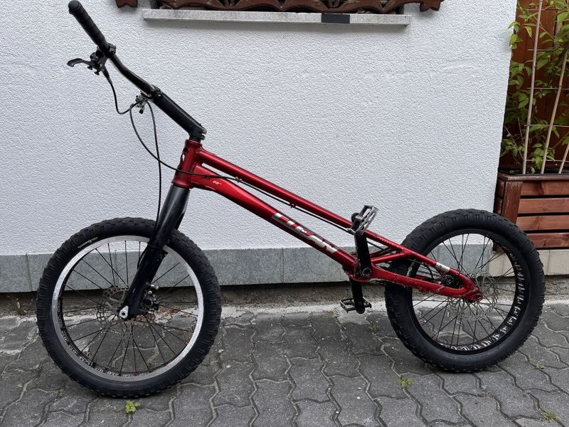 Trialové kolo Clean X3