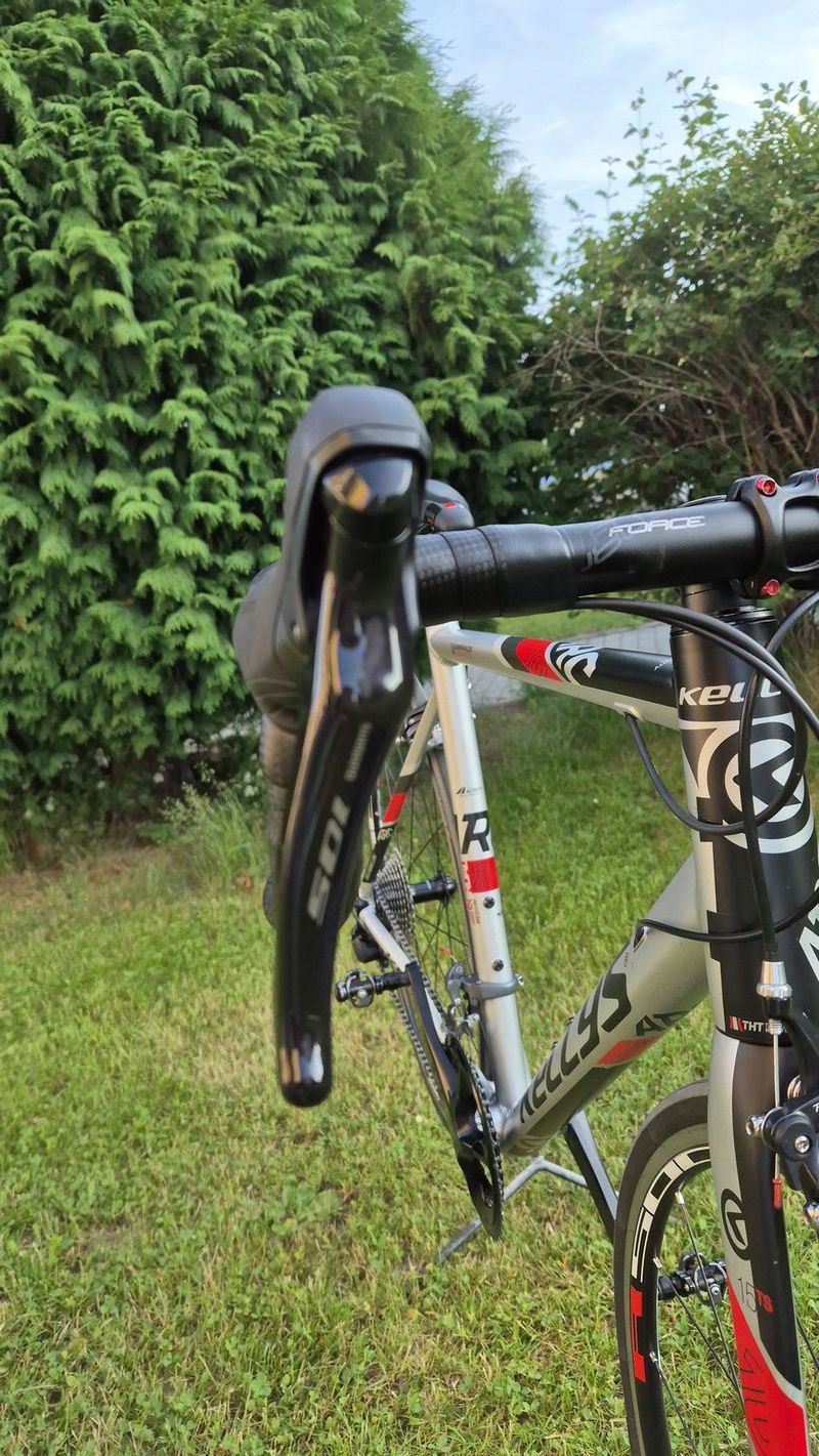 Prodám silniční kolo Kellys, rám Původní komponenty rok staré 
