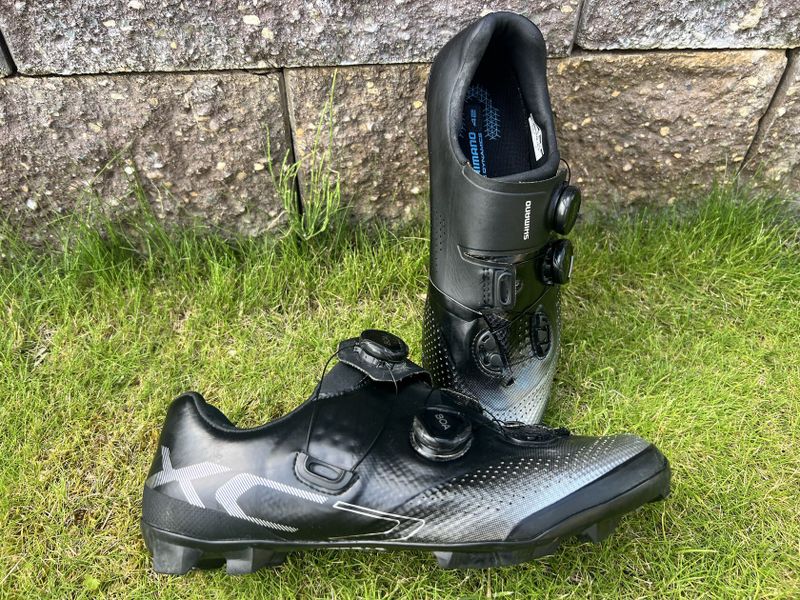 SHIMANO tretry SHXC702 černé