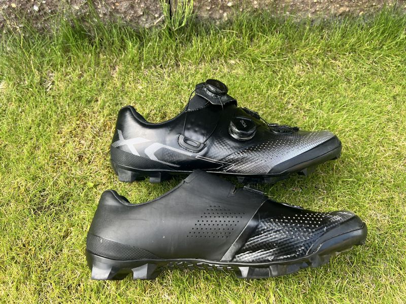 SHIMANO tretry SHXC702 černé