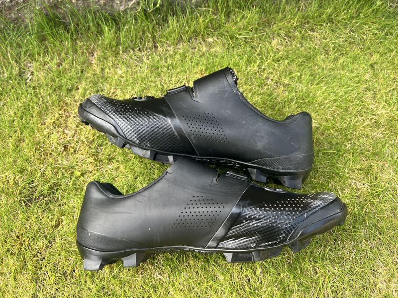 SHIMANO tretry SHXC702 černé