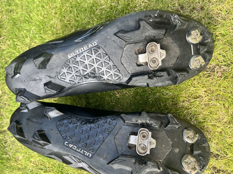 SHIMANO tretry SHXC702 černé