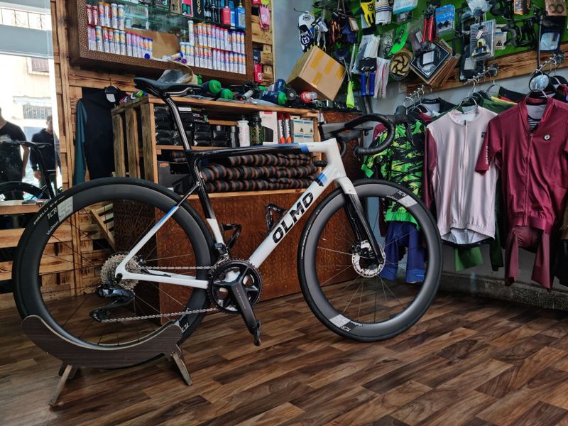 OLMO Nerax – italská raketa na Ultegře Di2 12sp 