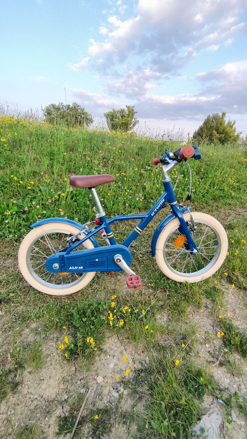 Dětské kolo s přídatnými kolecky