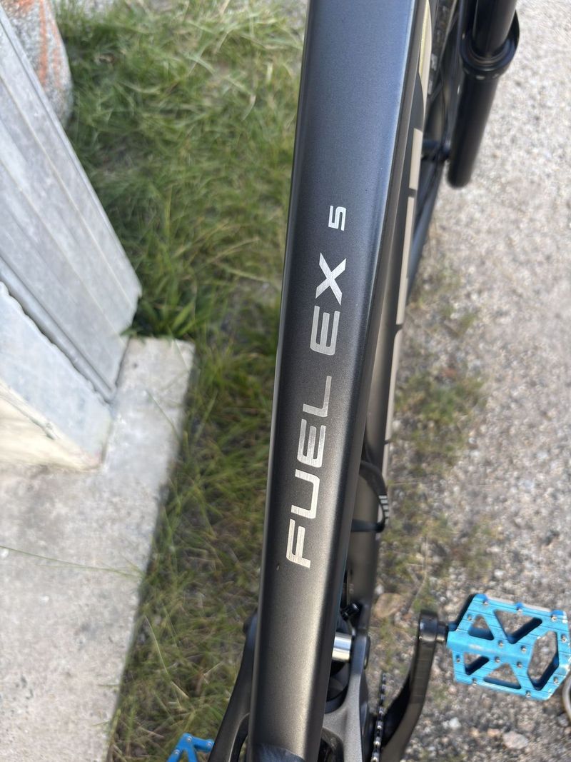 Prodám celoodpružené trailové kolo Trek Fuel EX 5, model 2024, ve velikosti L 