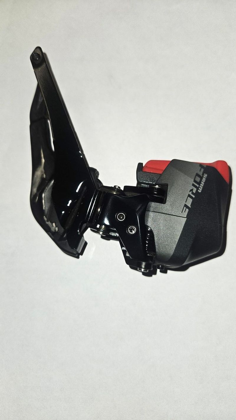 Přesmykač Sram Force AXS