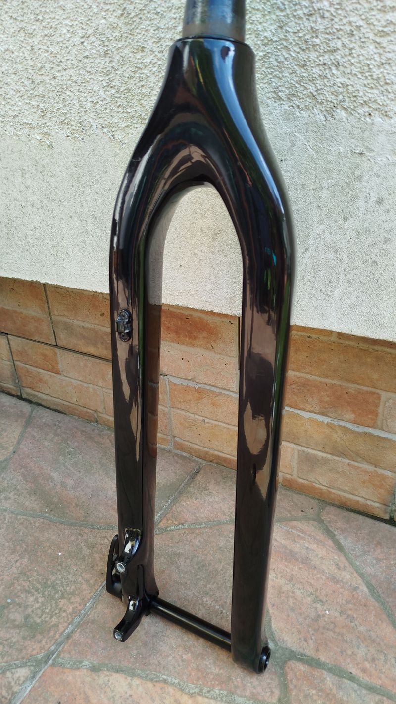 Pevná karbonová vidlice 29" tapered