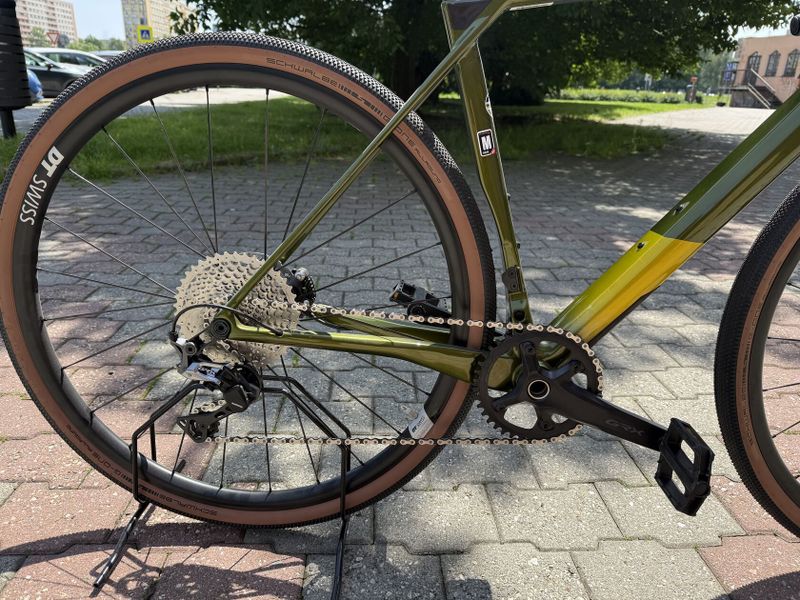 Superior kolo X-ROAD TEAM COMP GR, Gloss Olive Chrome M,L poslední kusy! TOP CENA