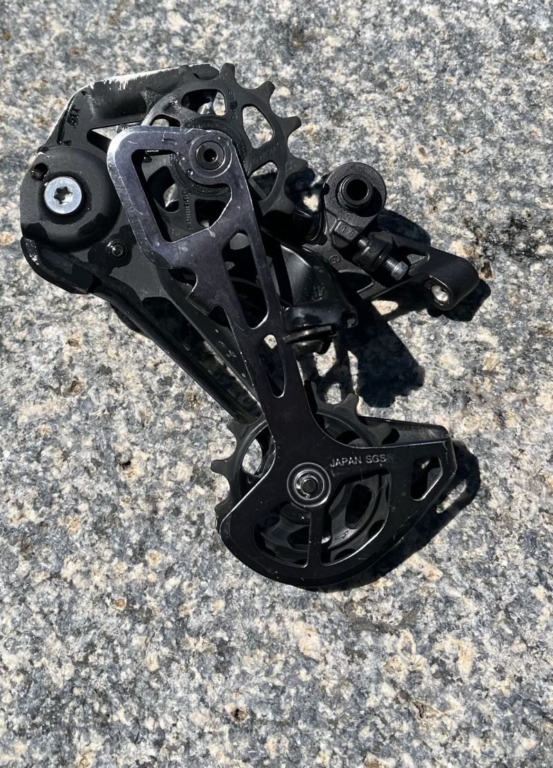 přehazovačka SHIMANO XT RD-M8120, vč. řadící páčky XT (pro páčku ČTI POPIS)