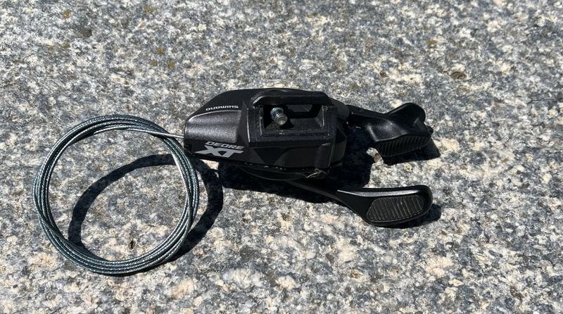 přehazovačka SHIMANO XT RD-M8120, vč. řadící páčky XT (pro páčku ČTI POPIS)