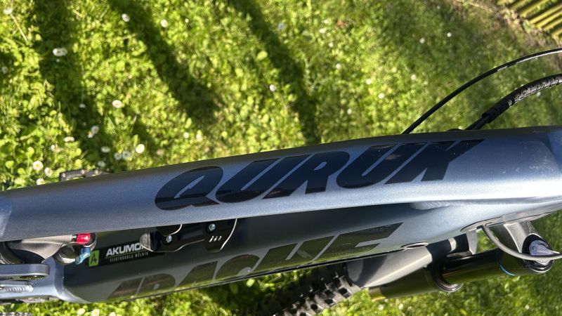 Prodám Apache Quruk ve vynikajícím stavu. Najeto 1500 km.