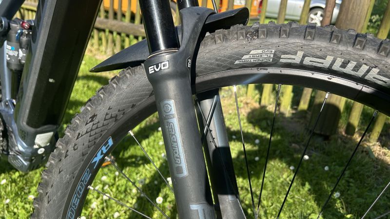 Prodám Apache Quruk ve vynikajícím stavu. Najeto 1500 km.