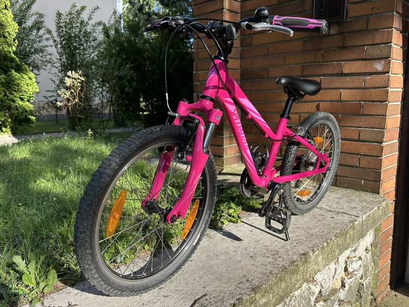 Oproti originální konfiguraci osazeno lepším řazením než byl původní gripshift