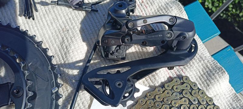 Elektronická sada Ultegra nové generace R8100 s 2x12 Di2 