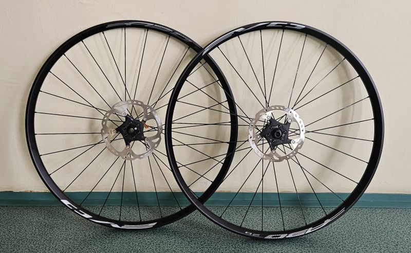 ZAPLETENÁ KOLA MTB - BH BIKES