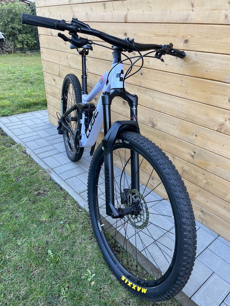 Cube Stereo Race
