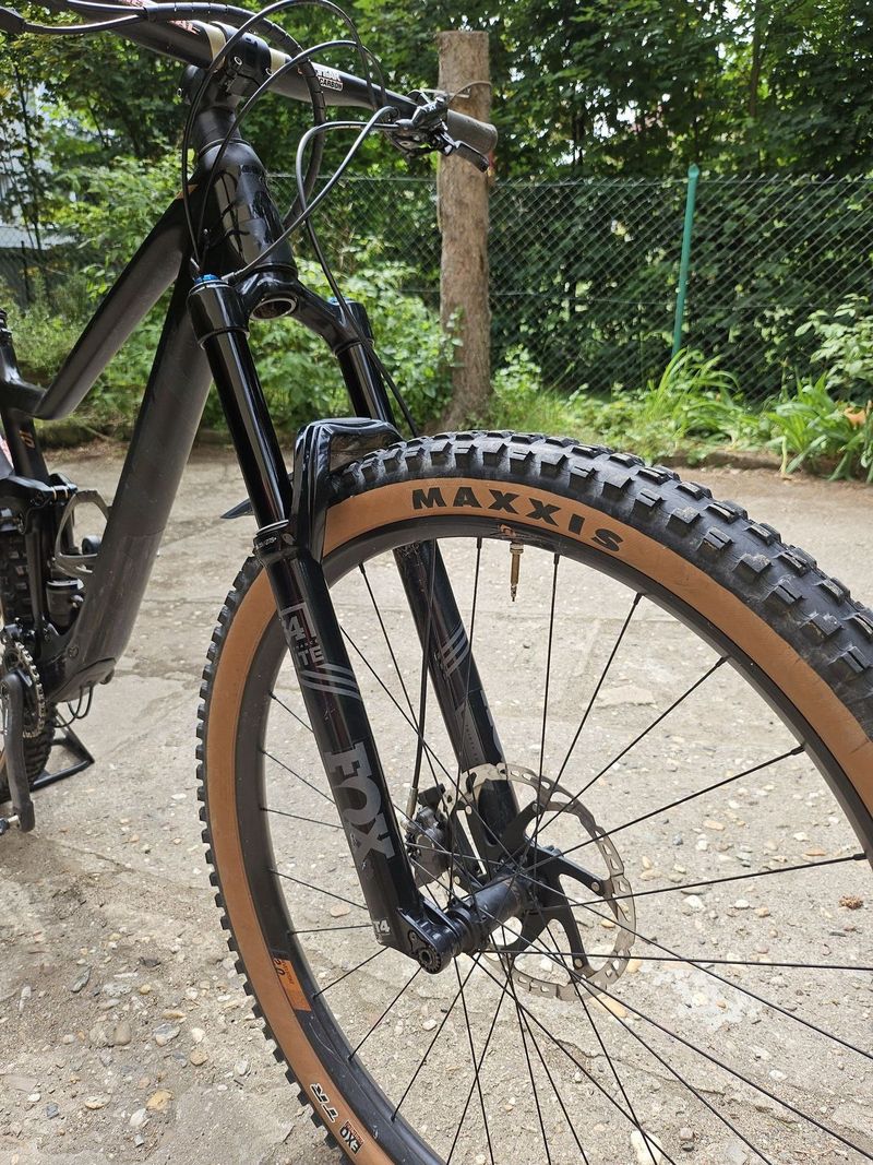 Scott Genius 910 *TOP kolo* + upgrade komponentů
