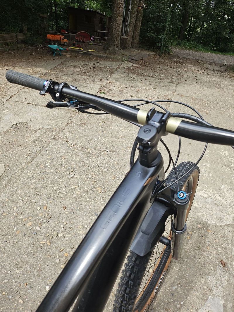Scott Genius 910 *TOP kolo* + upgrade komponentů