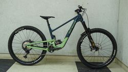 Rocky Mountain Altitude Carbon / Shimano XT/ MT501