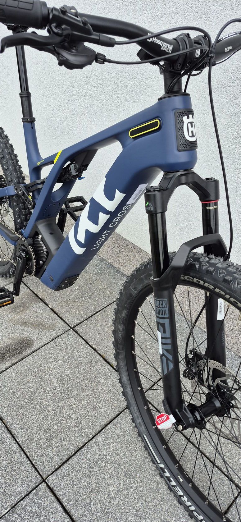 Elektrokolo Husqvarna LC6,top model,720Wh,karbon,L-ko,celodpružené,nové 0km, záruka 