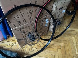 Zapletená kola Marin - 28" 