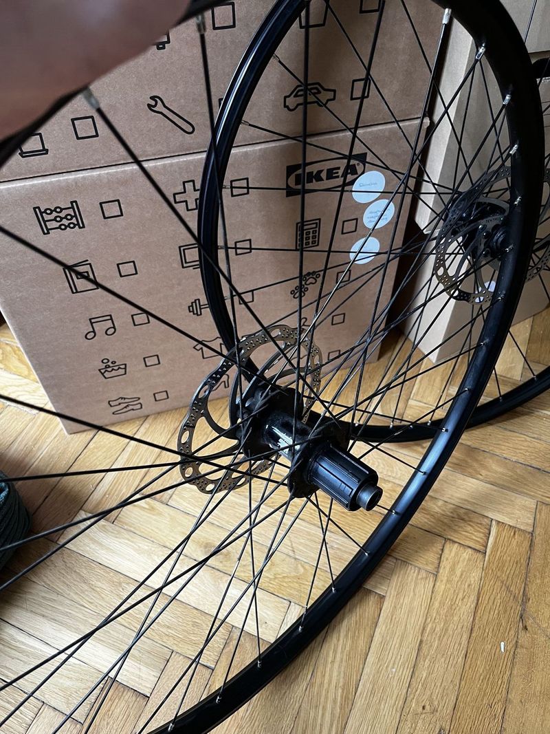 Zapletená kola Marin - 28" 