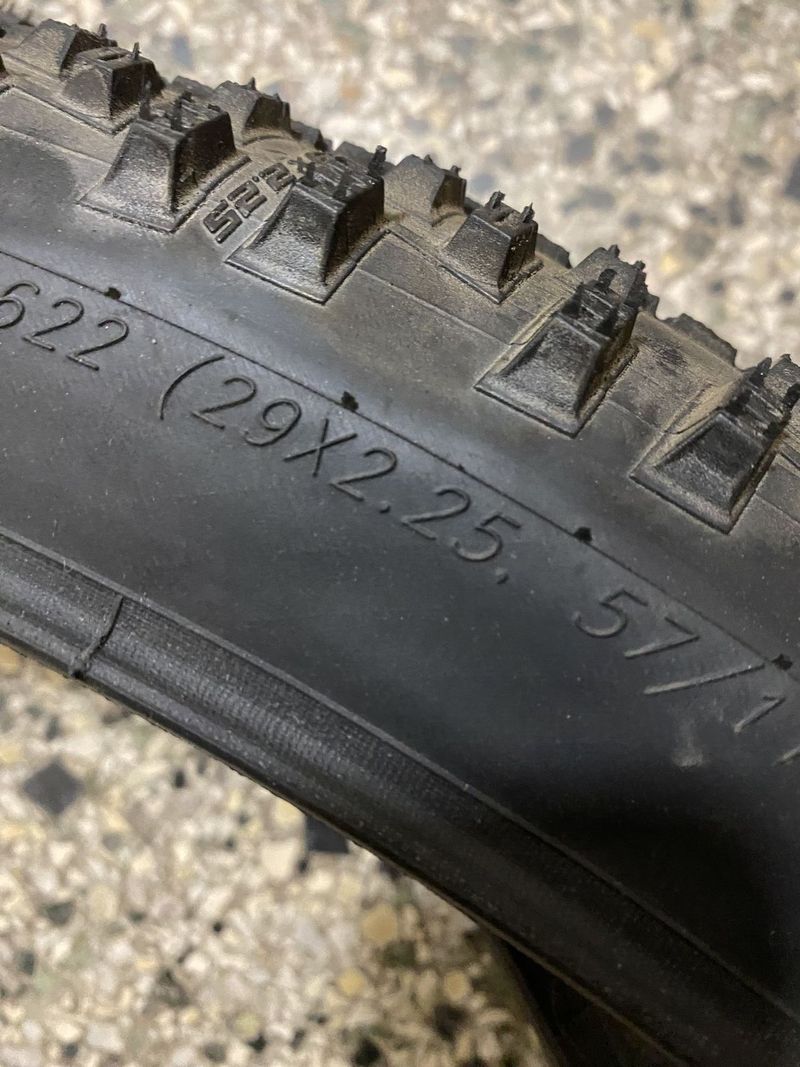 Pláště Schwalbe 29x2,25 novè