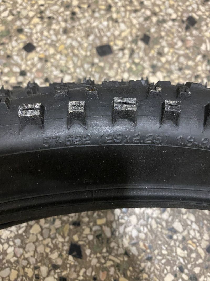 Pláště Schwalbe 29x2,25 novè