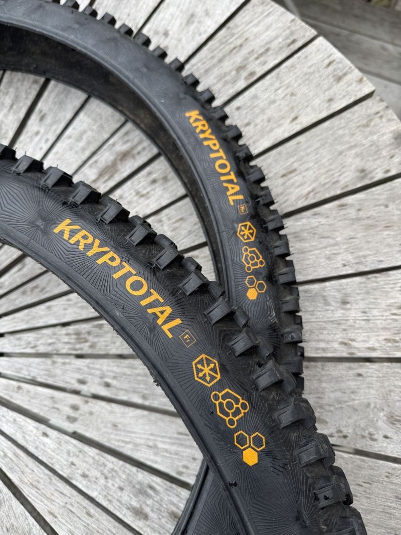 Pláště Continental Kryptotal Predni+zadni