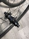 Zapletné kolo ZIPP 303 XPLR SW Carbon Tubelss Disc