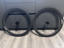 Zapletné kolo ZIPP 303 XPLR SW Carbon Tubelss Disc