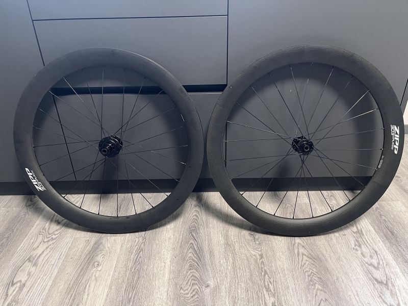 Zapletné kolo ZIPP 303 XPLR SW Carbon Tubelss Disc