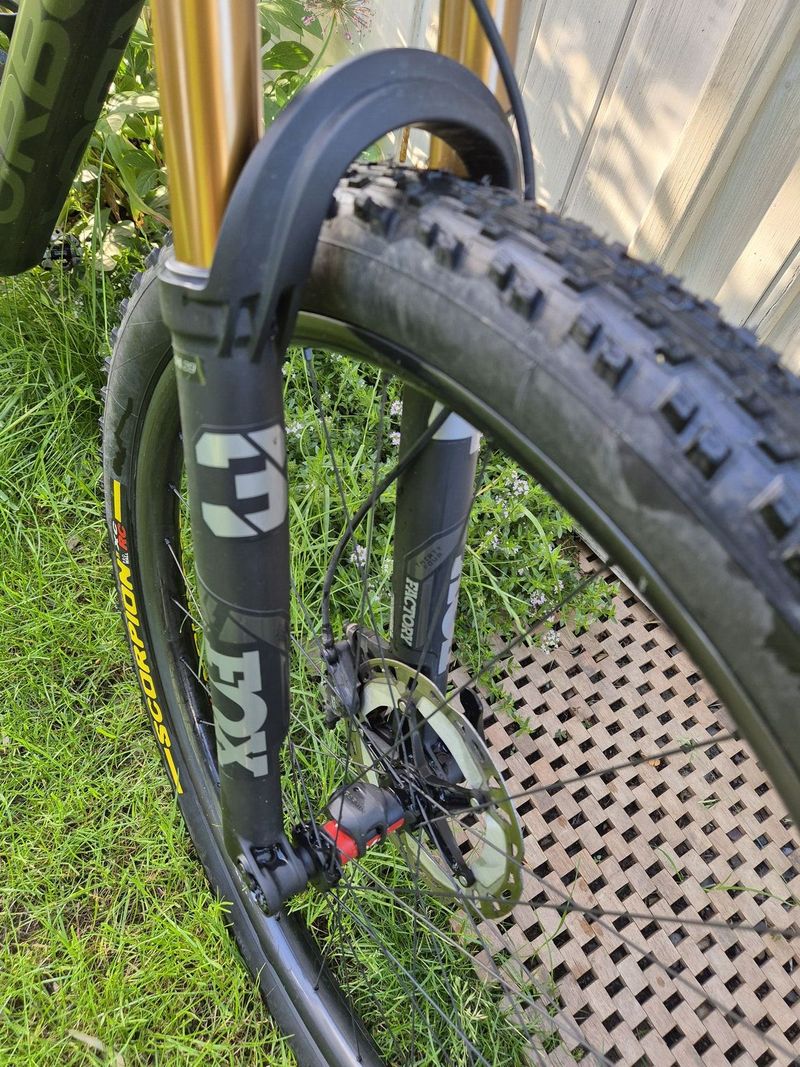 Orbea OIZ 2024 XTR - M (nový rám, vidlice a tlumiče - vyměněna v rámci záruky 14.10.2024)