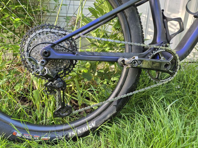 Orbea OIZ 2024 XTR - M (nový rám, vidlice a tlumiče - vyměněna v rámci záruky 14.10.2024)