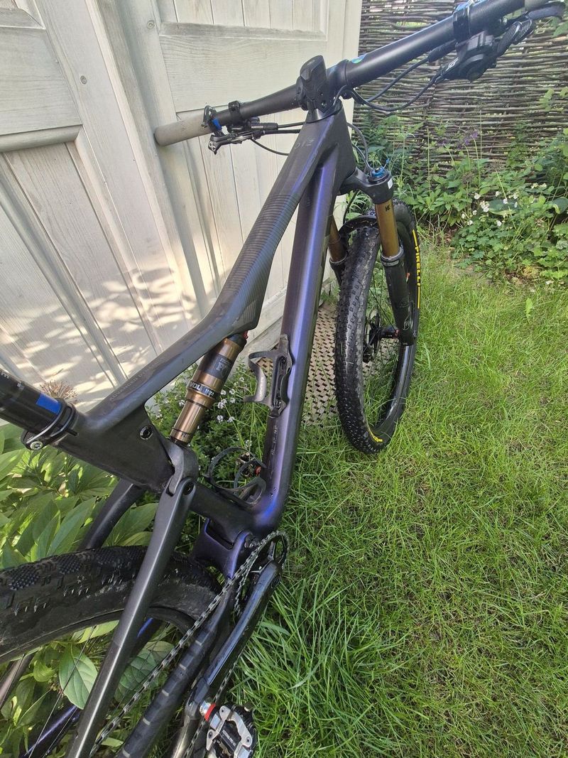 Orbea OIZ 2024 XTR - M (nový rám, vidlice a tlumiče - vyměněna v rámci záruky 14.10.2024)