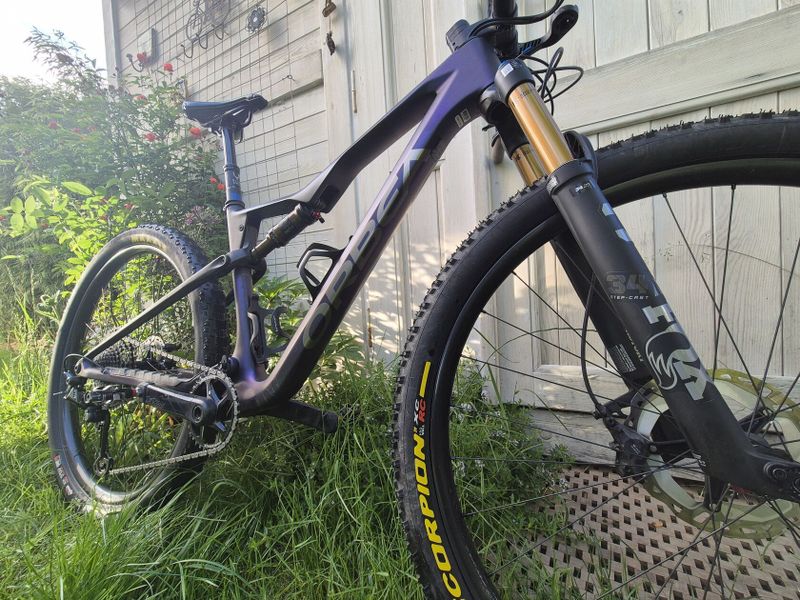 Orbea OIZ 2024 XTR - M (nový rám, vidlice a tlumiče - vyměněna v rámci záruky 14.10.2024)