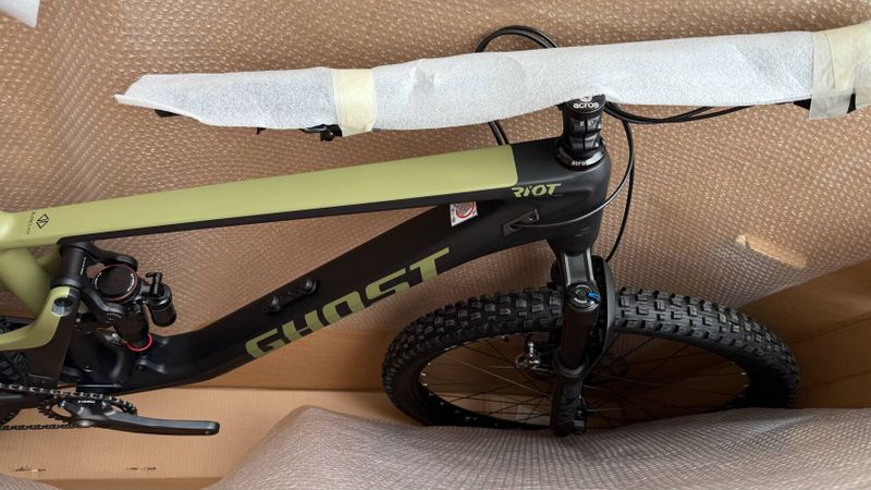 Ghost Riot Trail CF Pro (2025)