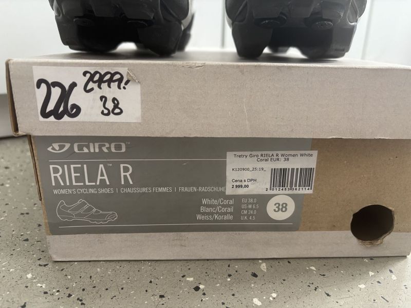 Dámské tretry na kolo Giro