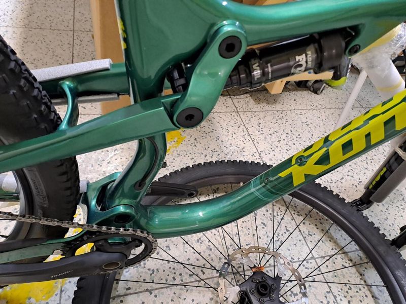 Karbonové celoodpružené XC kolo Kona Hei Hei, velikost XL