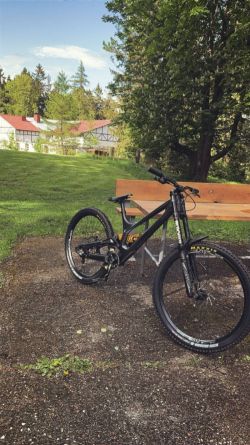 SPECIALIZED DEMO CARBON 