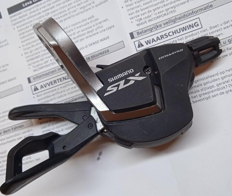 Pravá řadící páčka Shimano SLX SL-M7000, objimka, 11s