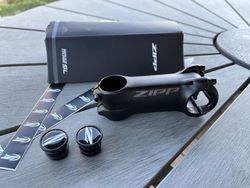 Závodní představec Zipp Service Course SL 90mm