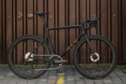 Isaac Boson Stone Black