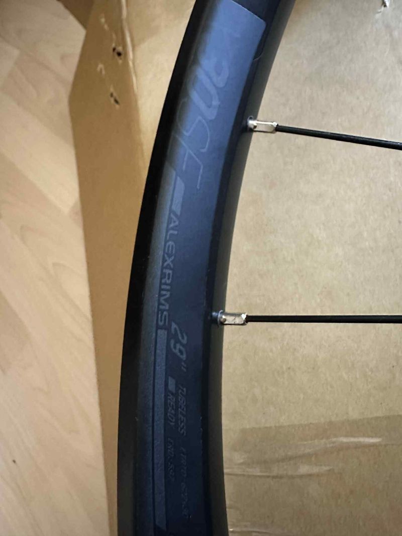 NOVA zapletena kola Syncross X-30SE / 32H / 30mm s kazetou 12sp.