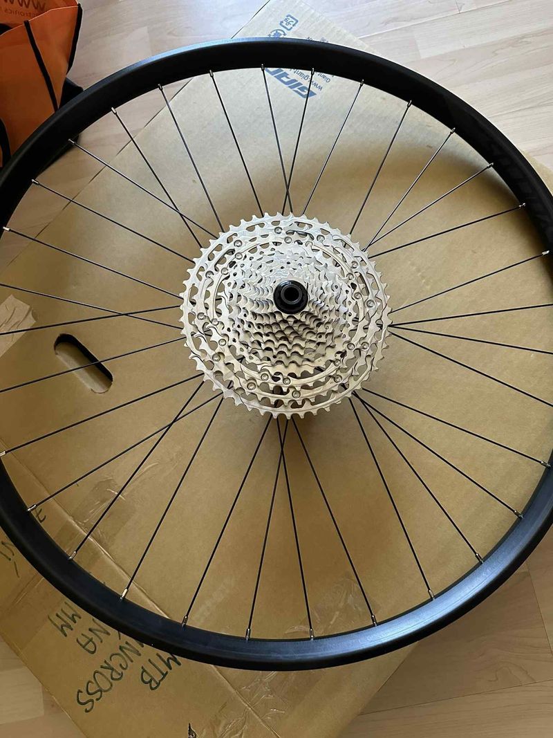 NOVA zapletena kola Syncross X-30SE / 32H / 30mm s kazetou 12sp.