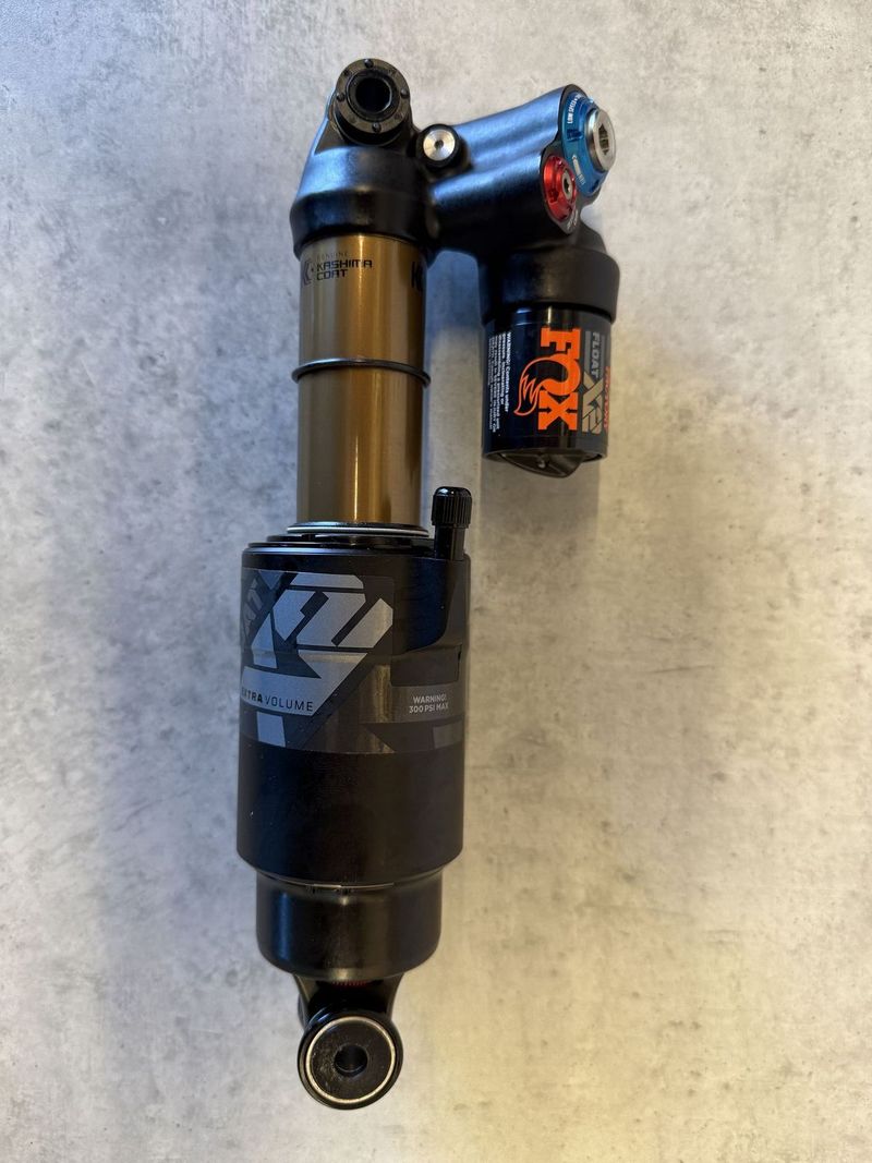TLUMIČ FOX 2025 FLOAT X2 FACTORY S LOCKOUTEM