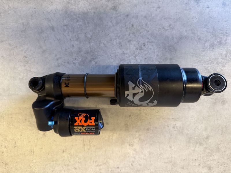 TLUMIČ FOX 2025 FLOAT X2 FACTORY S LOCKOUTEM