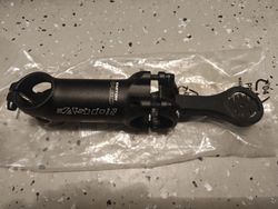 Představec Easton EA90 včetně držáku garmin